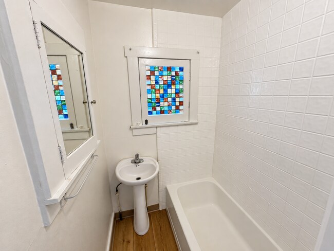 Building Photo - 1339 E Santa Clara St