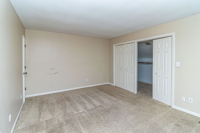 Building Photo - 2 BR, 2.5 BA Townhouse close to SJAFB! Newly renovated!