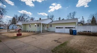 Building Photo - House for Rent in Dickinson