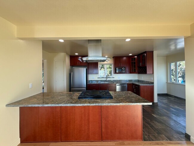 Building Photo - Panoramic Ocean View Home in Aptos! Move in incentive!