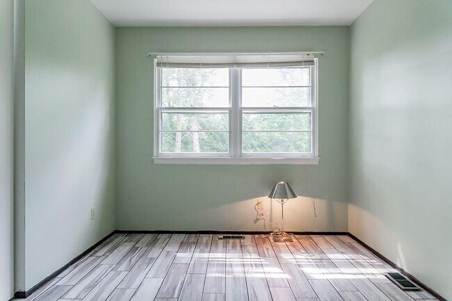 Building Photo - 5097 Wardcliff Dr. Unit A