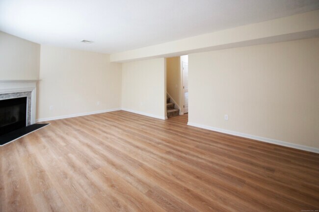 Building Photo - 378 Meridian St Ext