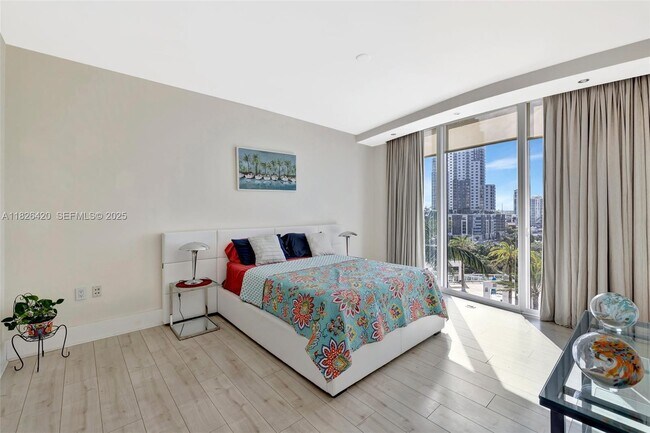 Building Photo - 333 Las Olas Way