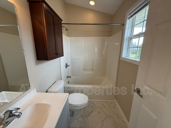 Building Photo - 2121 S Greenwood Dr