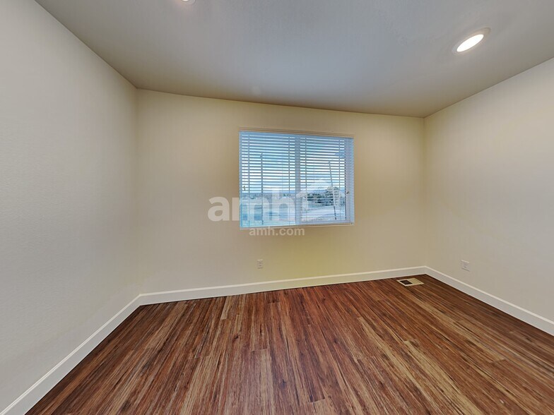 Building Photo - 15072 W 82nd Pl