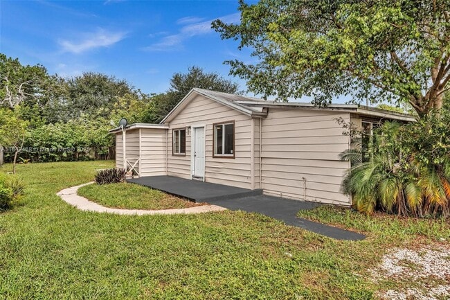 Primary Photo - 520 NW 60th Way