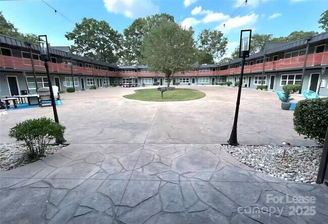 Building Photo - 2000 Patio Ct