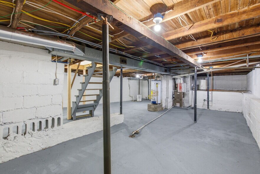 Building Photo - 4734 Mission Rd