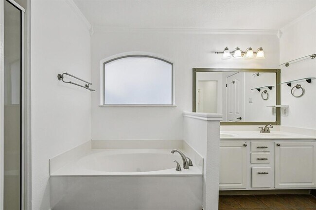 Building Photo - 16800 Bailey Jean Dr