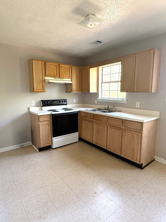 Building Photo - 8170 Geiger St NW