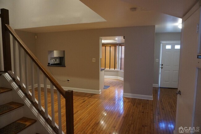 Building Photo - 88 Wilshire Ct