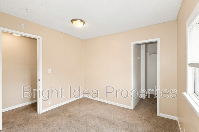 Building Photo - 1097 Suburban Ave E