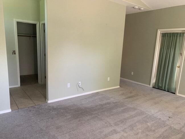Building Photo - 3 Bedroom, 2 Bath Home with attached 3 car...