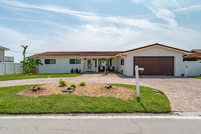 Building Photo - 1110 S Banana River Dr