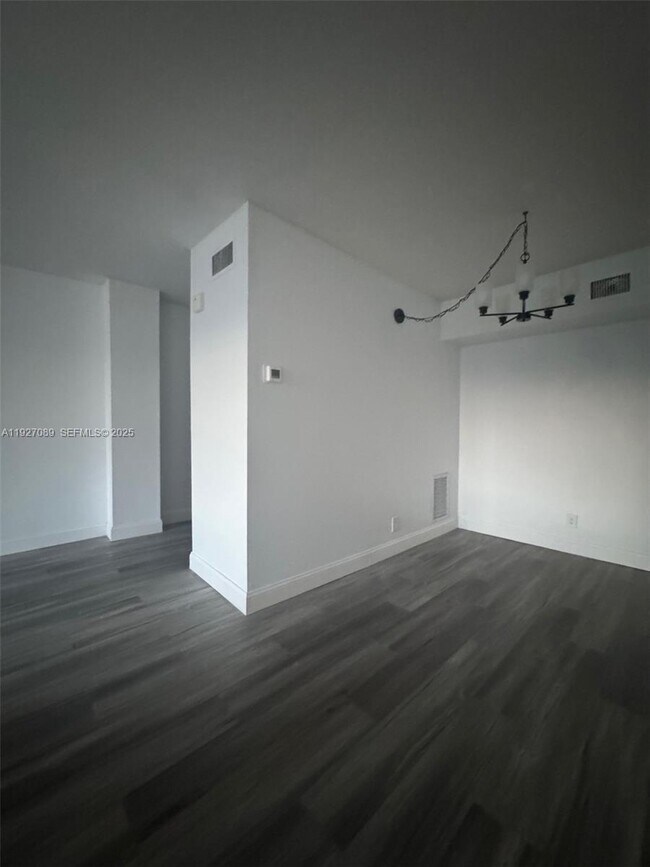 Building Photo - 1881 Middle River Dr