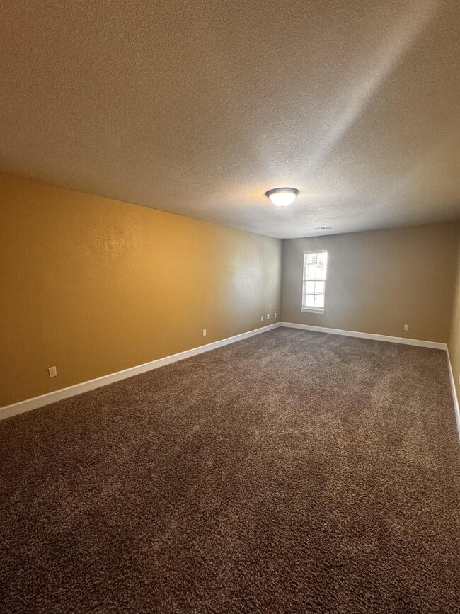 Building Photo - 15 Bluestem Ln