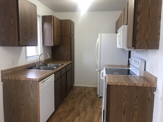 Building Photo - 440 22nd St E