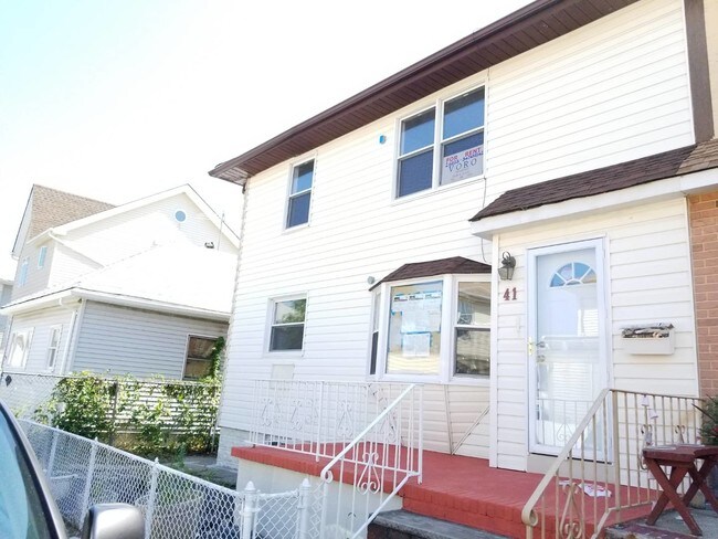 Building Photo - 41 Bevy Ct