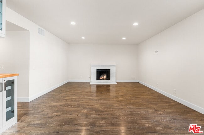 Building Photo - 9200 Wystone Ave