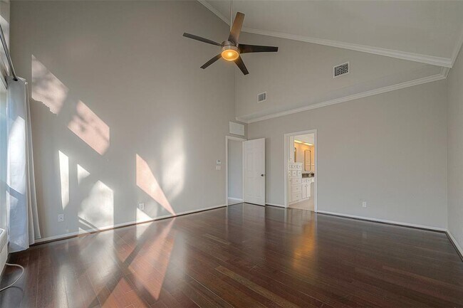 Building Photo - 15714 Sylvan Lake Dr