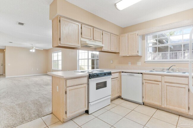 Building Photo - 139 Wildflower Ln