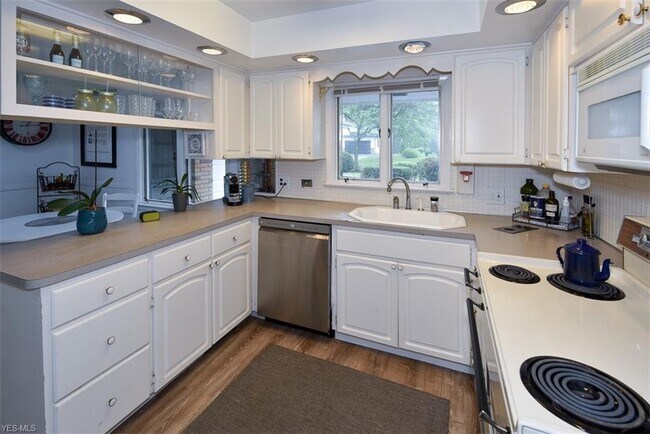 Building Photo - 24735 Twickenham Dr