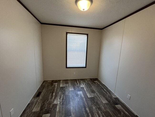 Building Photo - 38140 Ducharme Dr