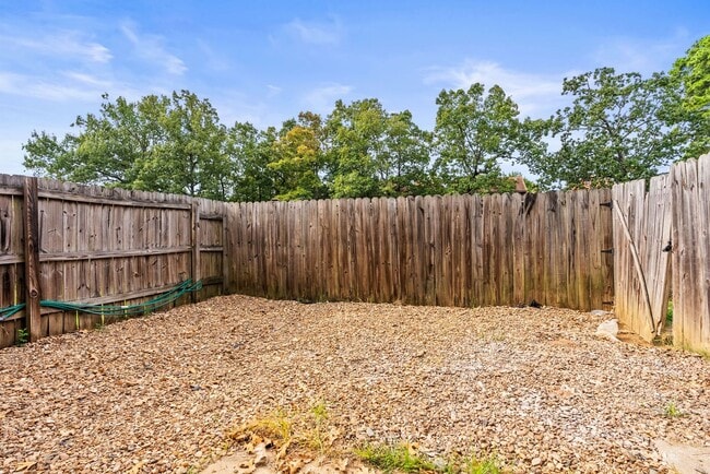 Building Photo - Townhouse in Maumelle!
