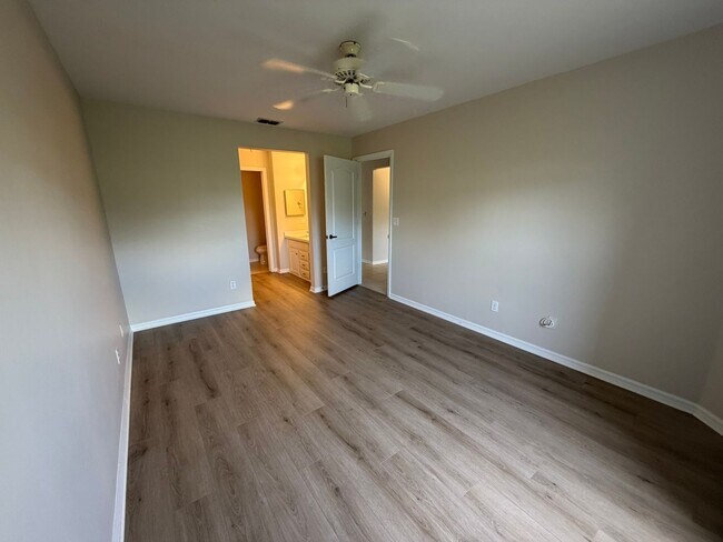 Building Photo - ANNUAL RENTAL - 2 BED / 2 BATH AT REGENT PARK