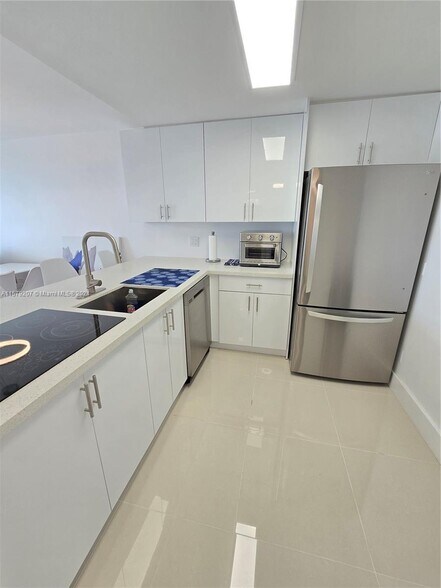 Building Photo - 401 Ocean Dr