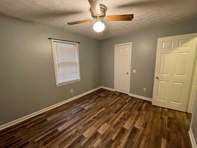 Building Photo - Nice 3/2 House in Armuchee- $1,895