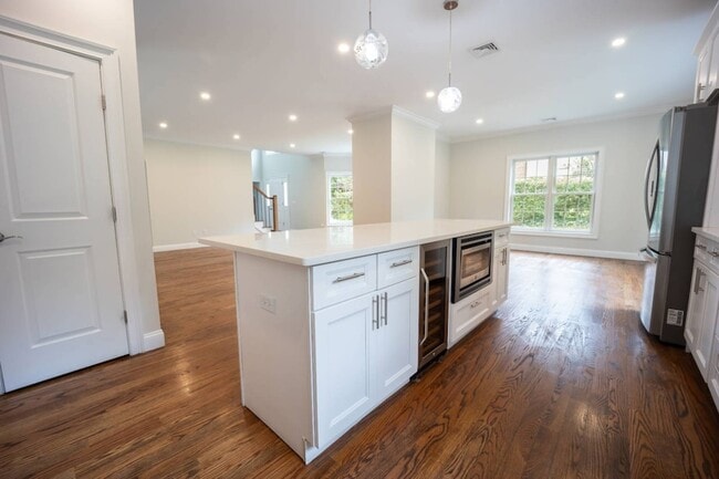 Building Photo - 1 Kewanee Rd