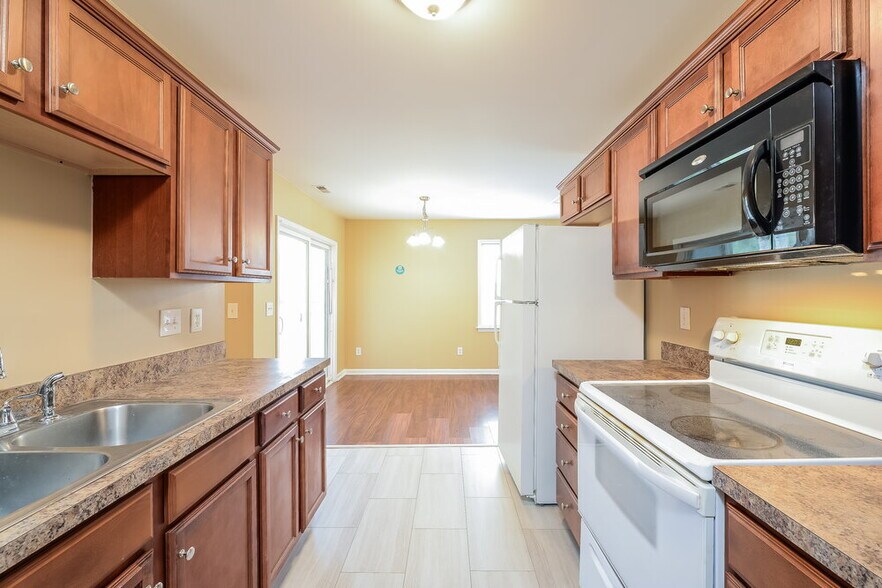 Building Photo - 3384 Tinley Park Dr
