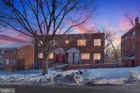 Building Photo - 146 Joliet St