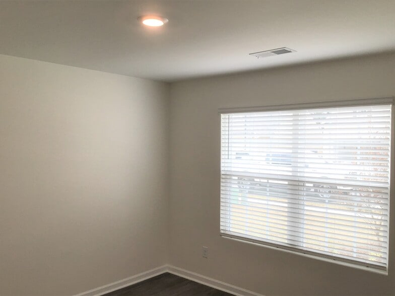 Building Photo - 1208 Dogwood Neck Dr