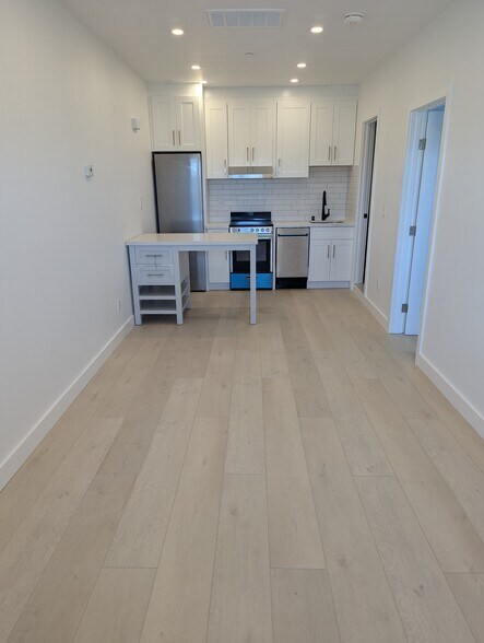 Primary Photo - 61 Madera Avenue