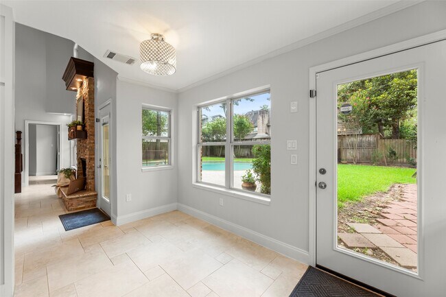 Building Photo - 14115 River Forest Dr