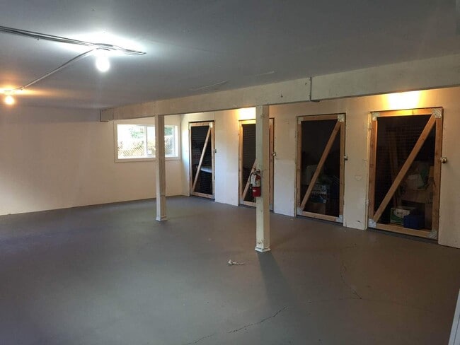 Building Photo - Better than Cool TH in Creston-Kenilworth