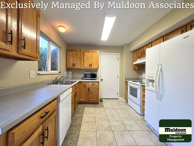 Building Photo - 5920 Kittery Dr