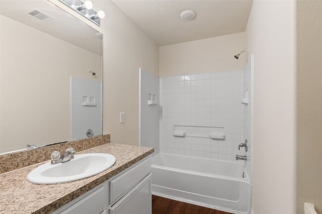 Building Photo - 15606 Kiplands Bend Dr
