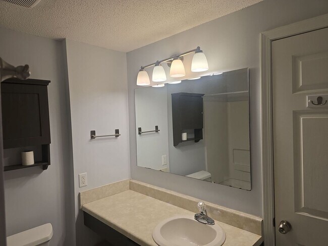 Building Photo - 1/2 off the first month!!