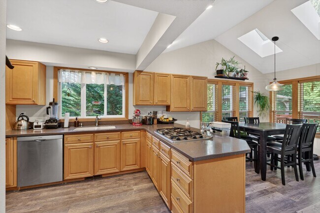 Building Photo - Coastal Elegance Near Sunrise Beach: Luxury 3BR/2.5BA Gig Harbor Home