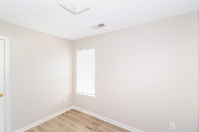 Building Photo - 1485 Pemberton Ln