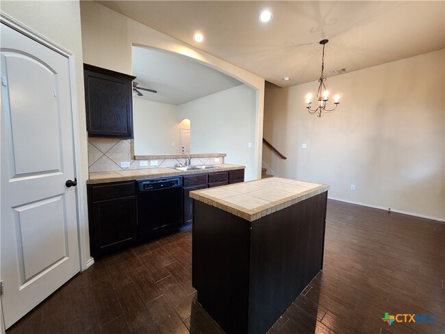 Building Photo - 501 Creekside Cir