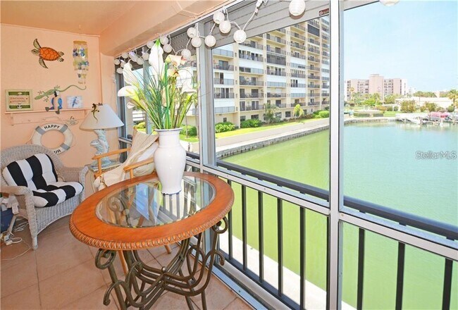 Building Photo - 7420 Bay Island Dr S