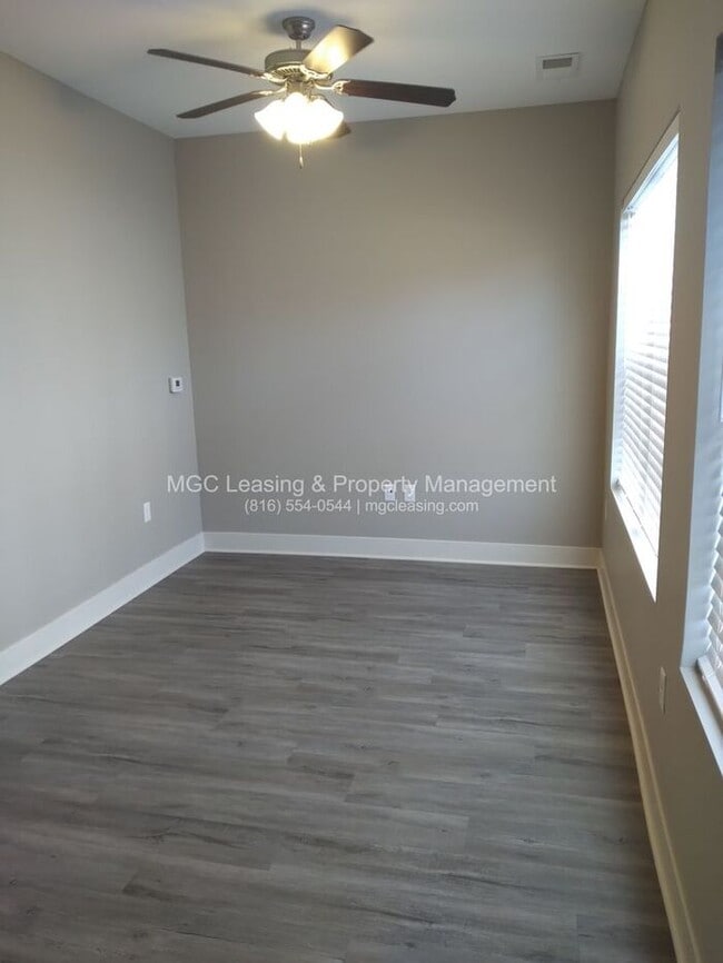 Building Photo - Studio living in style - North of the River in KCMO