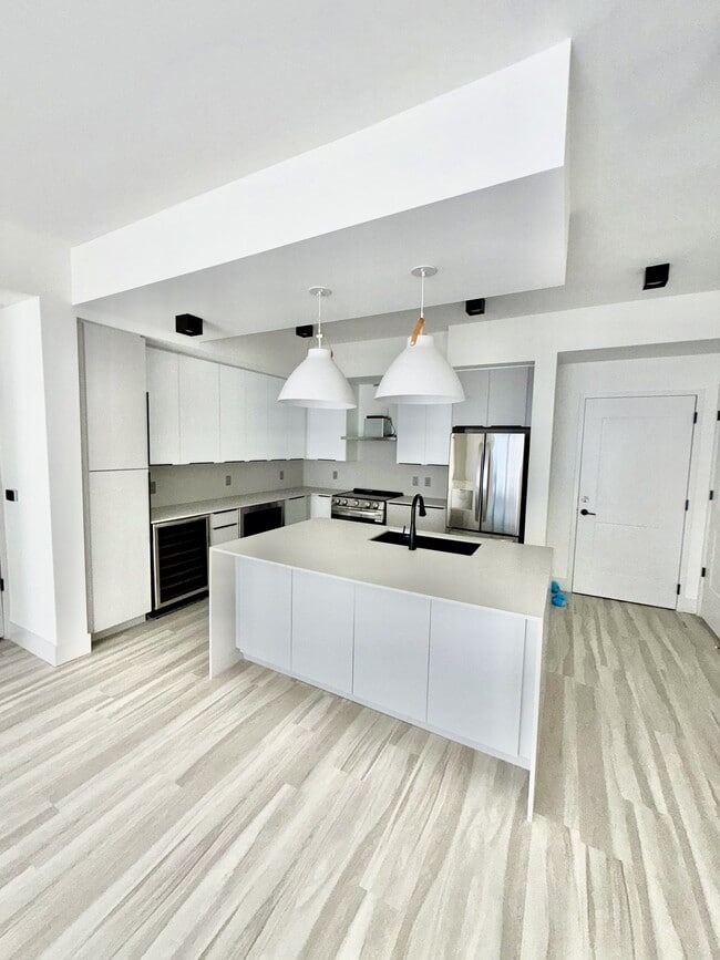 Building Photo - 18631 NE 25th Pl