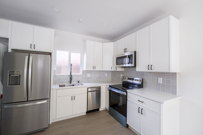 Building Photo - 2860 Webster Ave