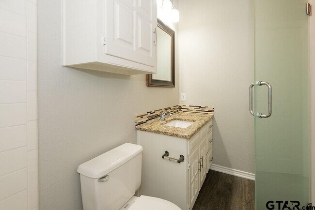 Building Photo - 5811 Hollytree Dr