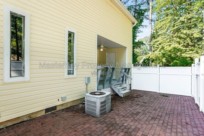 Building Photo - 7405 Leesville Rd